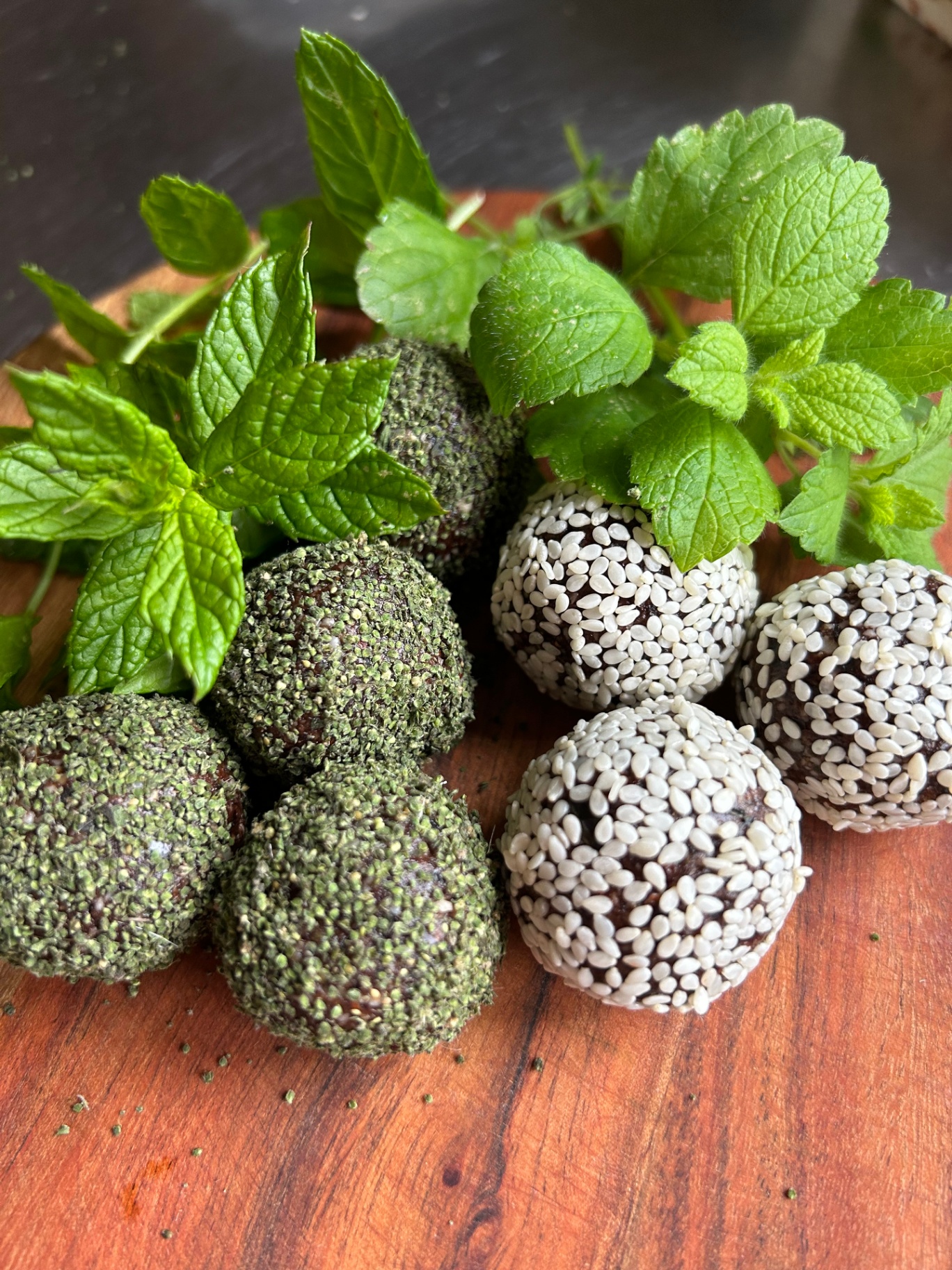 Farmors örtbollar med mynta och citronmeliss
